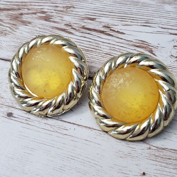 Vintage Clip On Earrings - Yellow with Speckled Design & Gold Tone Halo Large - Picture 3 of 9